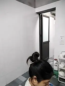 Mie rose online show from November 19, 2025, 2:33 am