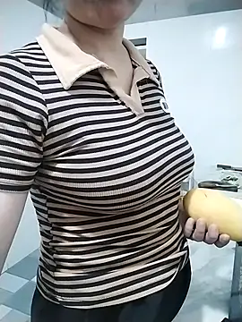 Mie rose online show from April 19, 2026, 11:53 am