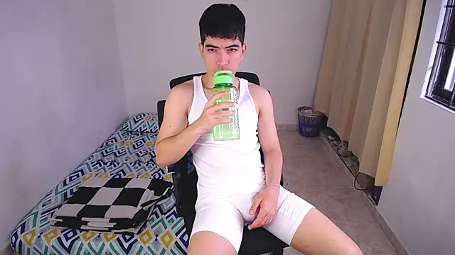 Olliver Twink online show from November 15, 2025, 3:52 pm