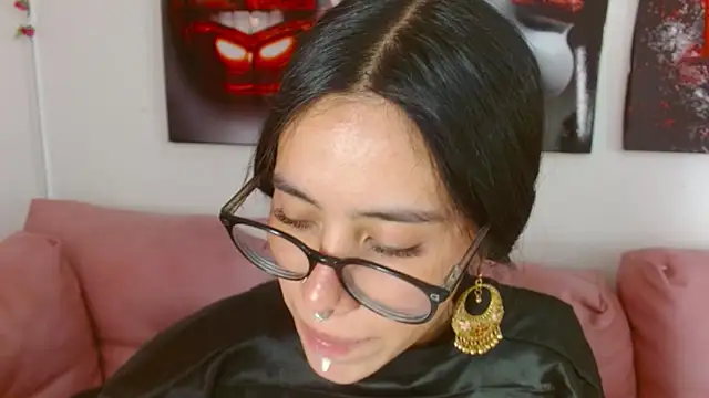 Miahotcs1 online show from April 19, 2026, 6:10 pm