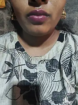 Snapshot of srav43 chatting on June 7, 2026, 7:34 am srav43 online show from June 7, 2026, 7:34 am