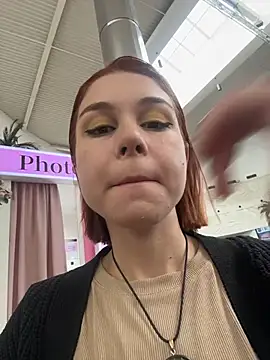 Snapshot of RosieSecret chatting on October 25, 2025, 8:11 am RosieSecret online show from October 25, 2025, 8:11 am