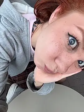 Snapshot of RosieSecret chatting on May 17, 2026, 8:01 am RosieSecret online show from May 17, 2026, 8:01 am