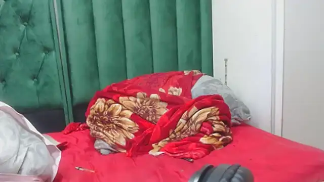 BUNNYCHOWX28 online show from February 21, 2026, 9:05 pm