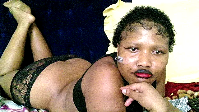 BUNNYCHOWX28 online show from April 21, 2026, 1:42 am