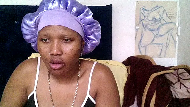 BUNNYCHOWX28 online show from April 22, 2026, 7:26 pm