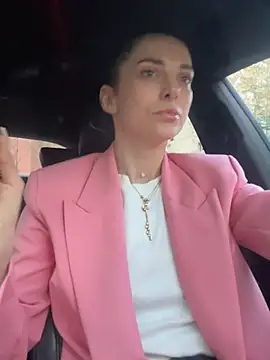 EllyLynn online show from April 19, 2026, 5:01 pm