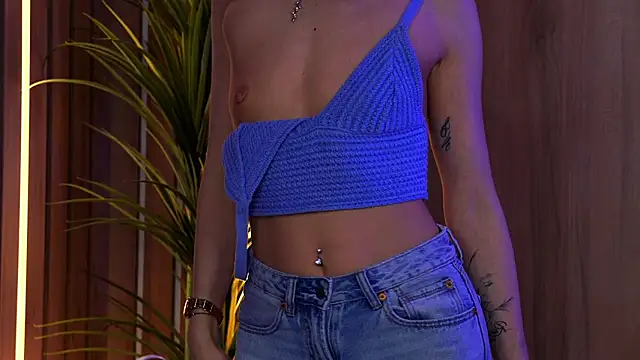 EllyLynn online show from April 21, 2026, 2:04 am