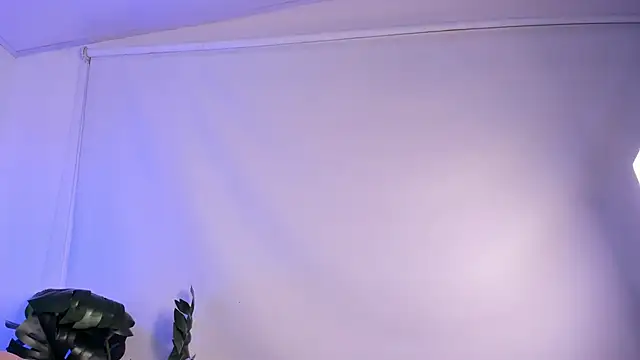 Nicolle Evanss  online show from September 10, 2025, 4:23 am