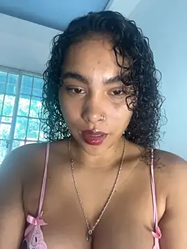 Snapshot of SophieD chatting on April 27, 2026, 12:58 pm SophieD online show from April 27, 2026, 12:58 pm