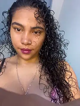 Snapshot of SophieD chatting on May 19, 2026, 12:11 pm SophieD online show from May 19, 2026, 12:11 pm