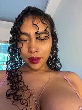 Snapshot of SophieD chatting on May 22, 2026, 1:06 pm SophieD online show from May 22, 2026, 1:06 pm