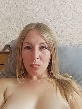 LunaSugarX online show from November 2, 2025, 8:28 am