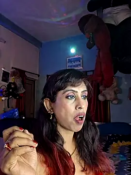 Snapshot of Love_Beauty01 chatting on June 17, 2026, 6:42 pm Love Beauty01 online show from June 17, 2026, 6:42 pm
