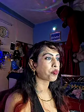 Snapshot of Love_Beauty01 chatting on June 27, 2026, 6:35 pm Love Beauty01 online show from June 27, 2026, 6:35 pm