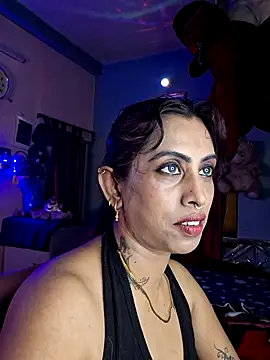 Snapshot of Love_Beauty01 chatting on July 5, 2026, 7:10 pm Love Beauty01 online show from July 5, 2026, 7:10 pm