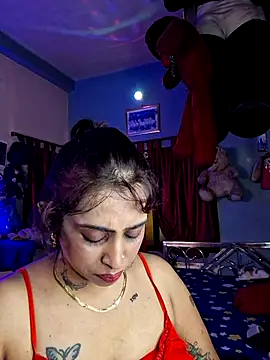 Snapshot of Love_Beauty01 chatting on July 6, 2026, 6:43 pm Love Beauty01 online show from July 6, 2026, 6:43 pm