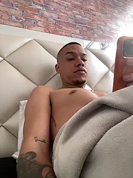 AlphaMasterXxx online show from April 21, 2026, 5:28 pm