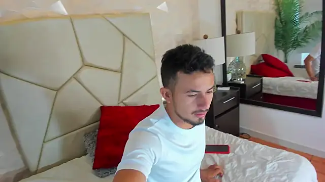 Valentiinoss online show from September 10, 2025, 11:43 am