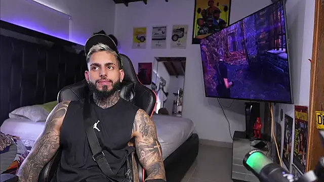 logan hugh8 online show from March 14, 2026, 4:01 pm