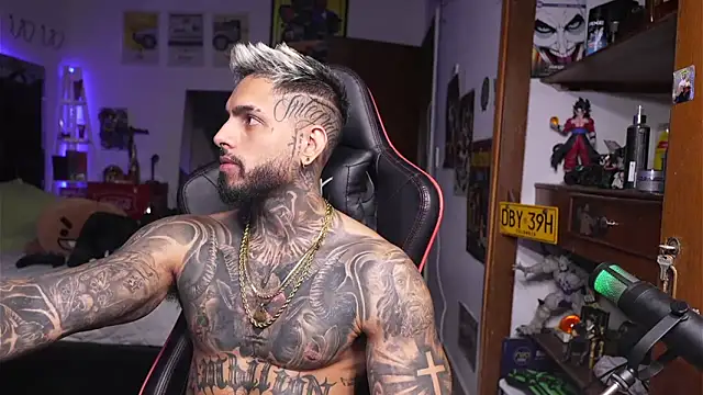 logan hugh8 online show from April 20, 2026, 1:41 am