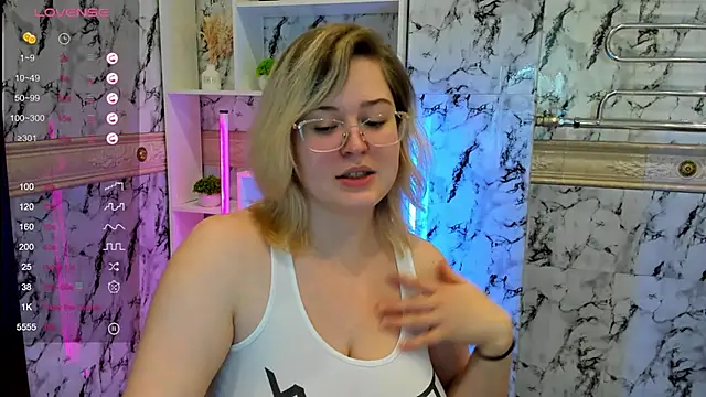 HelenHartt online show from October 16, 2025, 2:34 am