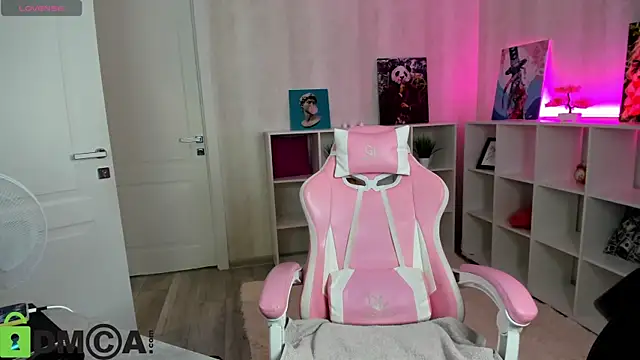 lasly moon online show from September 19, 2025, 7:21 am