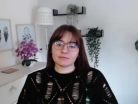 Julie Diamond online show from September 25, 2025, 12:42 pm