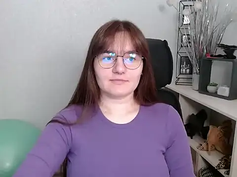 Julie Diamond online show from November 14, 2025, 1:43 pm