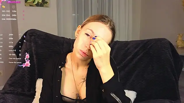 NyxaThorn online show from September 17, 2025, 4:19 pm