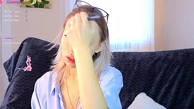 NyxaThorn online show from September 20, 2025, 2:40 pm