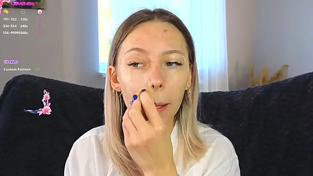 NyxaThorn online show from September 26, 2025, 2:32 pm