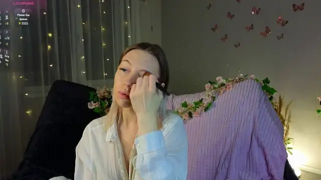 NyxaThorn online show from January 11, 2026, 2:44 pm