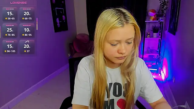 Snapshot of Millie_Vanillies chatting on October 4, 2025, 3:21 pm Millie Vanillies online show from October 4, 2025, 3:21 pm