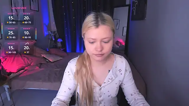 Snapshot of Millie_Vanillies chatting on October 14, 2025, 2:51 pm Millie Vanillies online show from October 14, 2025, 2:51 pm