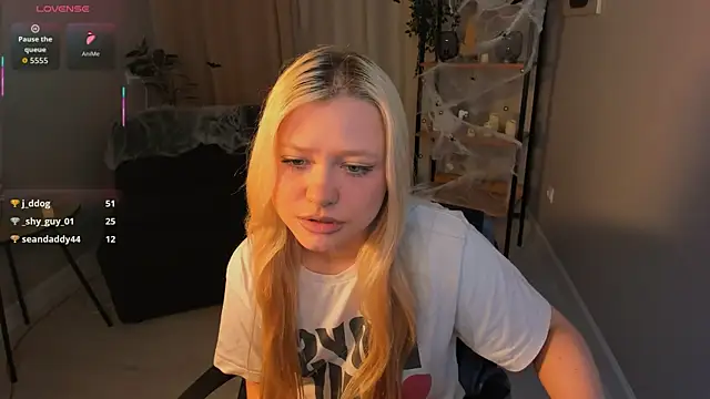 Snapshot of Millie_Vanillies chatting on October 22, 2025, 8:30 pm Millie Vanillies online show from October 22, 2025, 8:30 pm