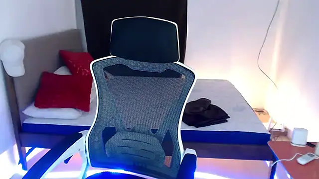 SultryCyraFoxmore online show from September 18, 2025, 5:31 am