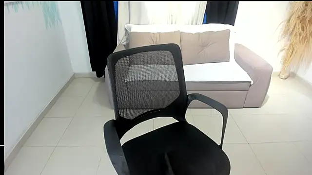 Emiss Jones online show from December 19, 2025, 5:09 pm