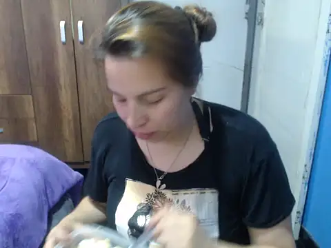 cloequeen15 online show from October 27, 2025, 8:02 pm