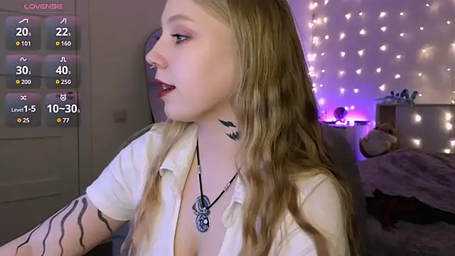 RebeccaAster online show from April 21, 2026, 5:28 pm