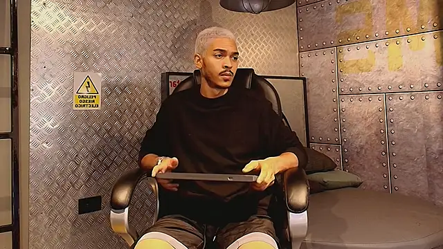 MarcusRain  online show from September 26, 2025, 4:05 am