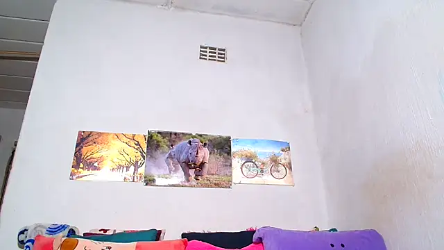 LoloQueen5 online show from November 4, 2025, 8:19 pm