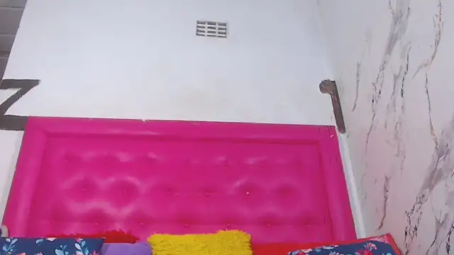 Snapshot of LoloQueen5 chatting on June 11, 2026, 2:59 pm LoloQueen5 online show from June 11, 2026, 2:59 pm