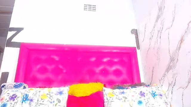 LoloQueen5 online show from July 1, 2026, 8:52 pm