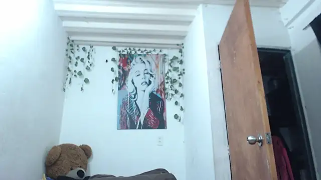 Samanta milf84 online show from November 27, 2025, 9:39 pm