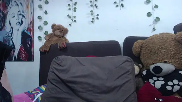 Samanta milf84 online show from April 18, 2026, 7:58 pm