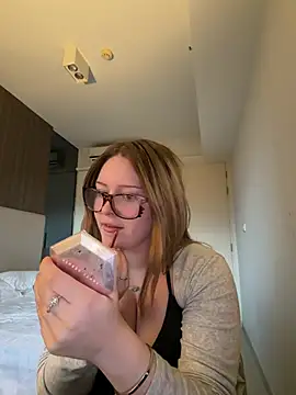 cherryrosealiee online show from July 22, 2026, 11:46 am