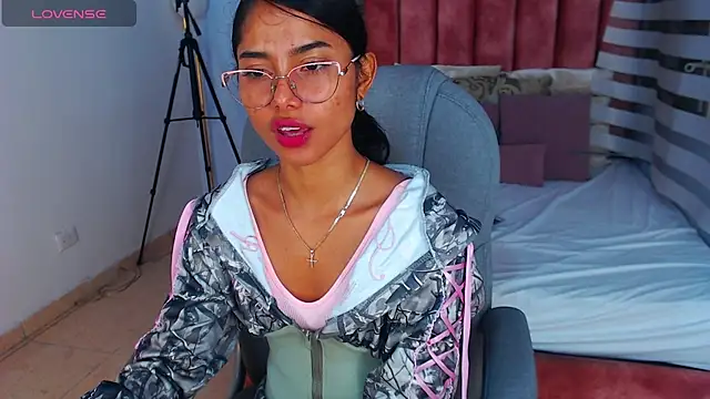 Milaa Star  online show from October 2, 2025, 4:41 am