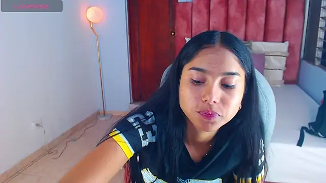 Milaa Star  online show from November 7, 2025, 4:01 am