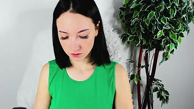 EileenMoores online show from October 17, 2025, 12:08 pm